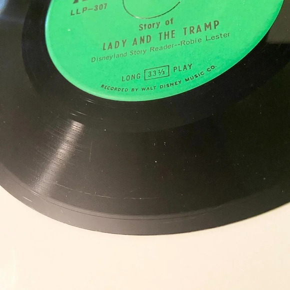 Vintage 1965 Disney Lady  and the Tramp 7 Inch Record and Book - Picture 14 of 15